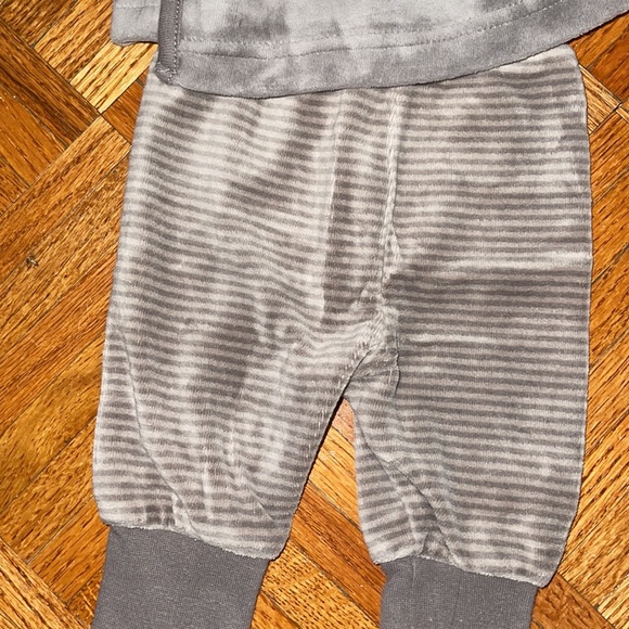H&M newborn two piece kimono Velour matching set. Gray top gray stripe pant - Picture 4 of 8